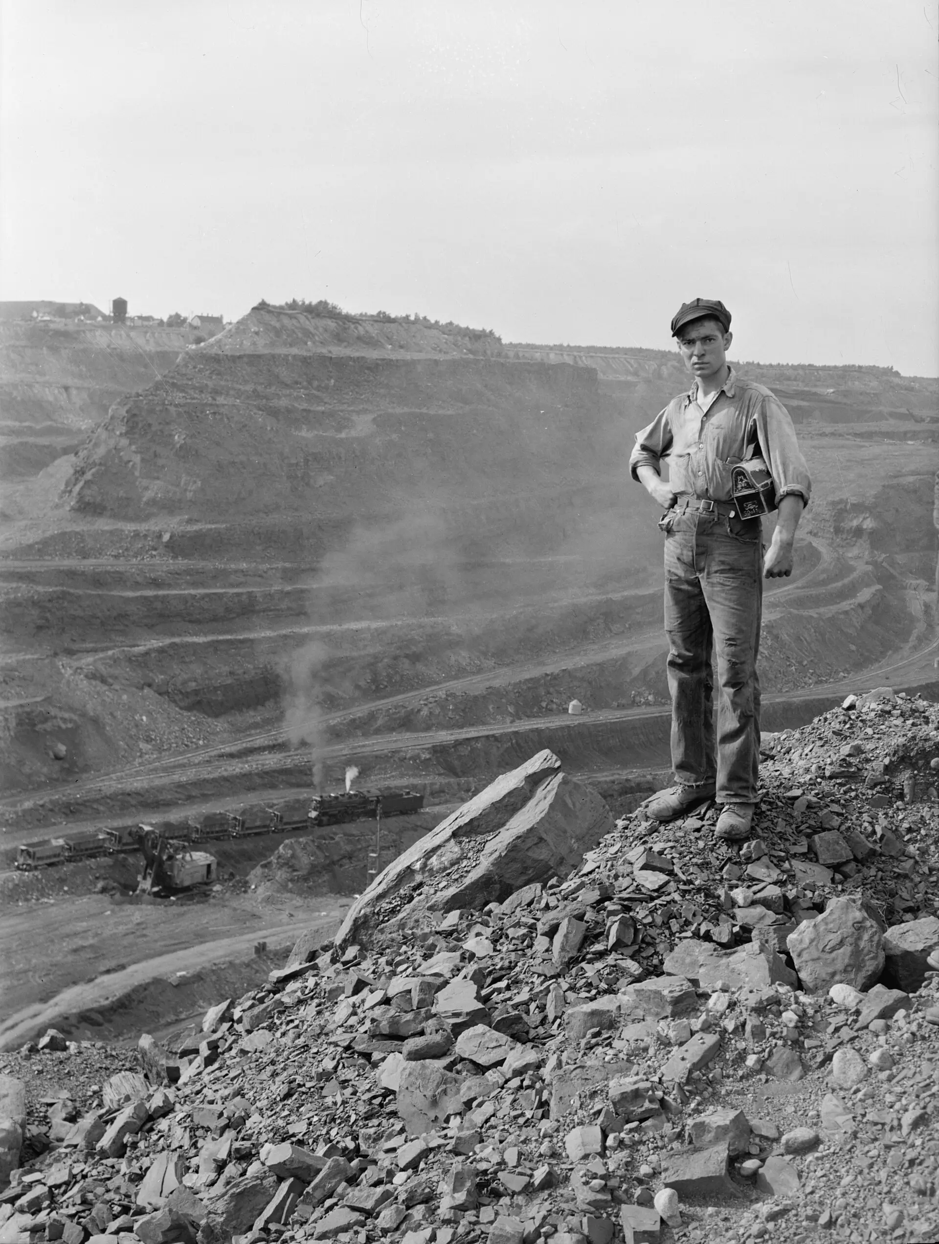 Hull-Rust-Mahoning open-pit iron mine, Hibbing, August 1941